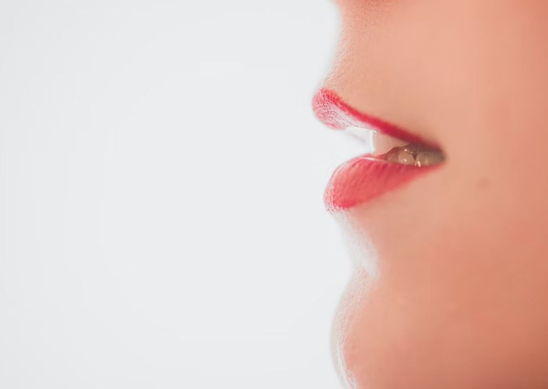 Запах дыхания и другие внезапные симптомы возможны при болезни печени