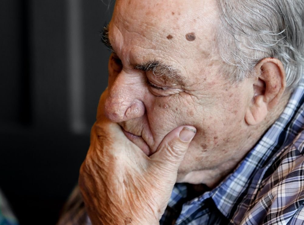 Ранняя деменция увеличивает риск суицида