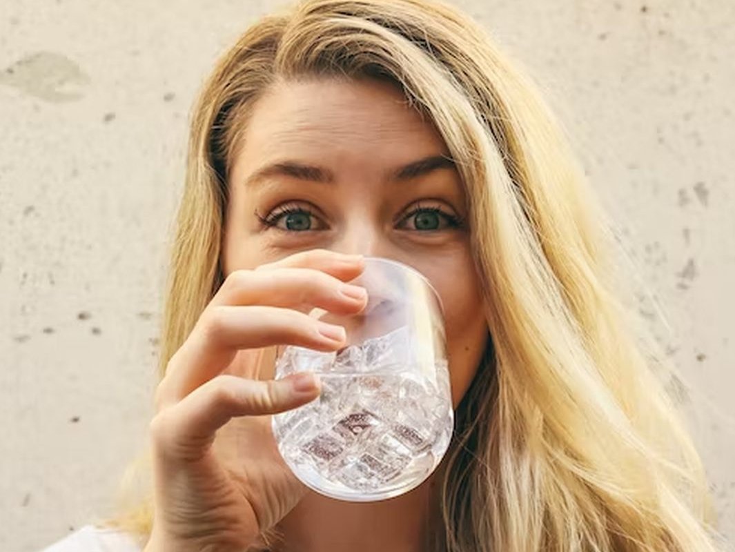 Запивать пищу водой не вредно: врач Кашух