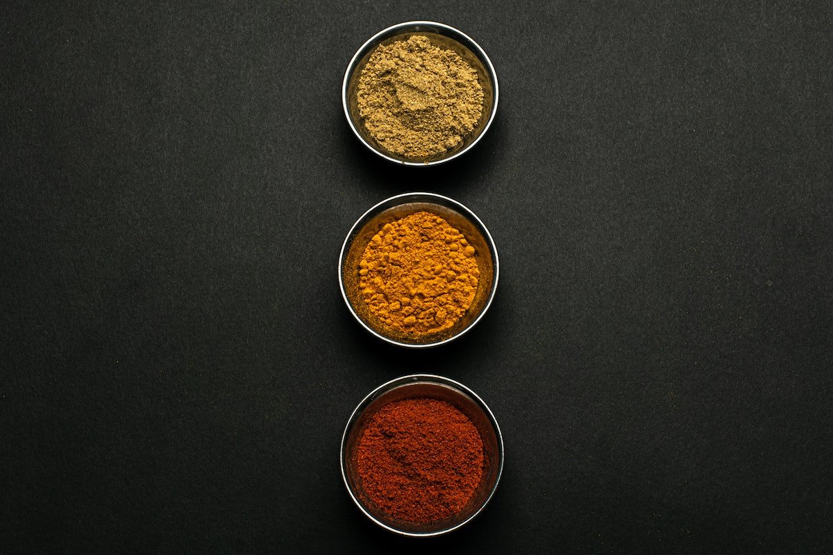 Нутрициолог Строков назвал 4 специи, которые могут помочь растворить тромбы