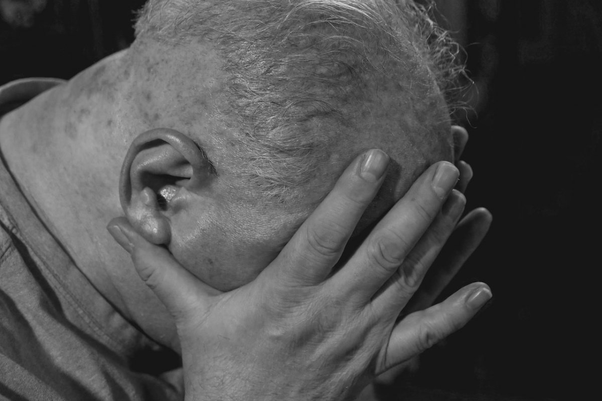 «Угрожающие» галлюцинации являются ключевым симптомом деменции с тельцами Леви