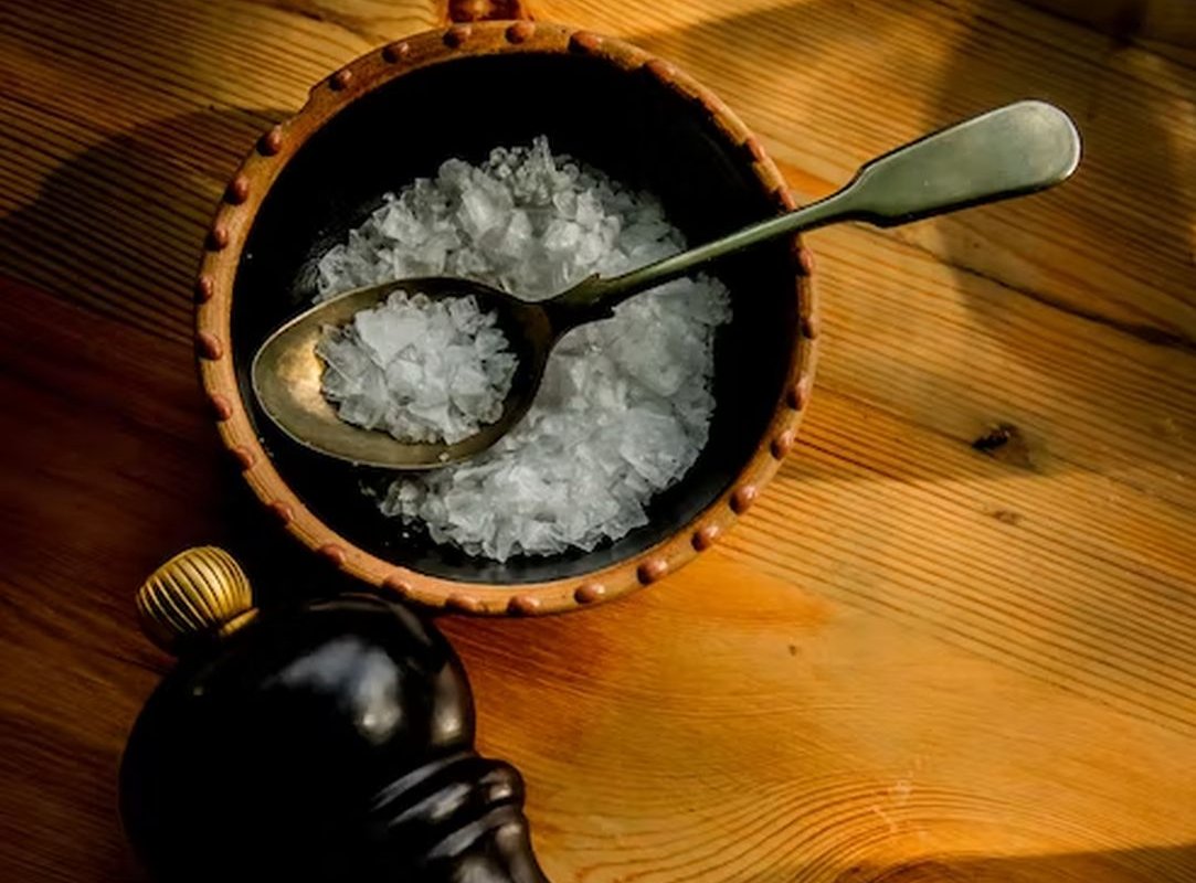 Медик объяснила невозможность полного отказа от соли
