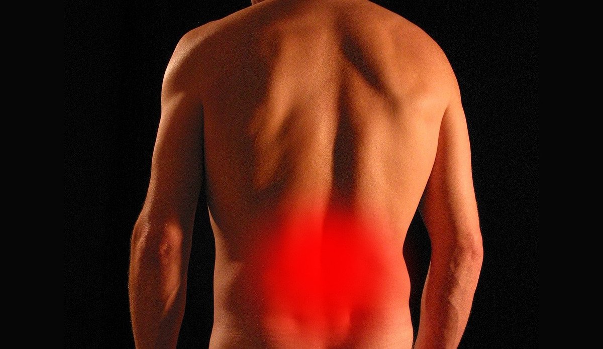 Онколог Воробьев: боль в спине сигналит о 3-х типах рака
