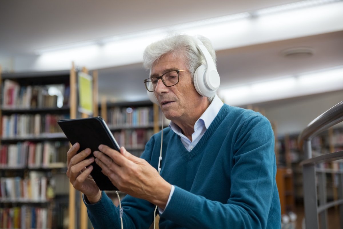 Потеря слуха приводят к ранней деменции — способы снижения риска