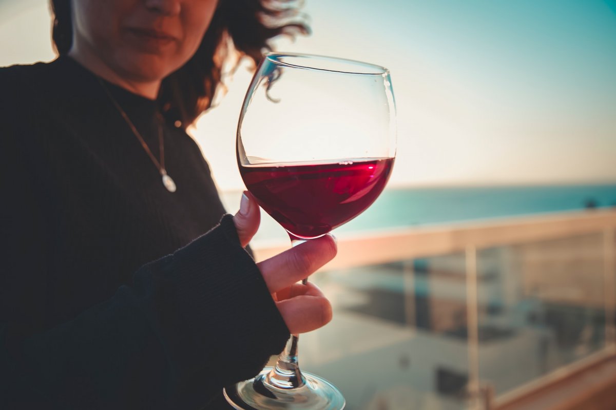 Врач Андреева: красное вино снижает холестерин