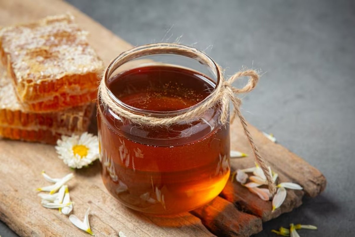 Диетолог Дианова: кому не нужно есть мед?