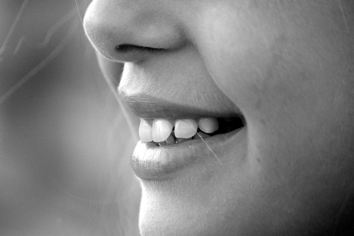 Симптом, который легко заметить при чистке зубов, сигнализирует о тяжелой жировой болезни печени