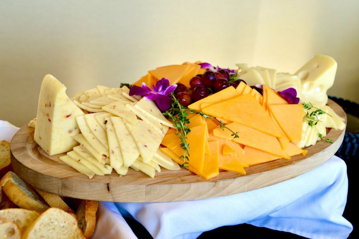 El nutricionista Strokov comparte los mejores y peores quesos para mantener el colesterol