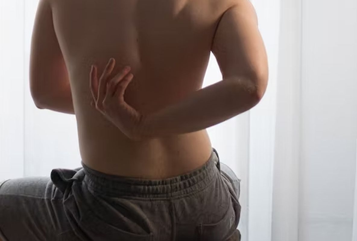 Невролог Евдокимов: боли в спине могут возникать из-за разных заболеваний