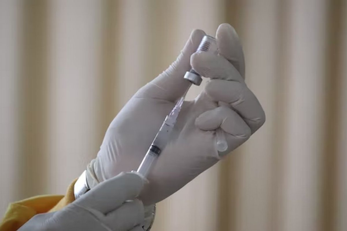 Онколог Серяков назвал две противораковые прививки