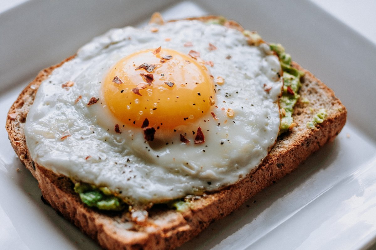 Нутрициолог Строков назвал идеальный завтрак для быстрой потери веса и запуска метаболизма