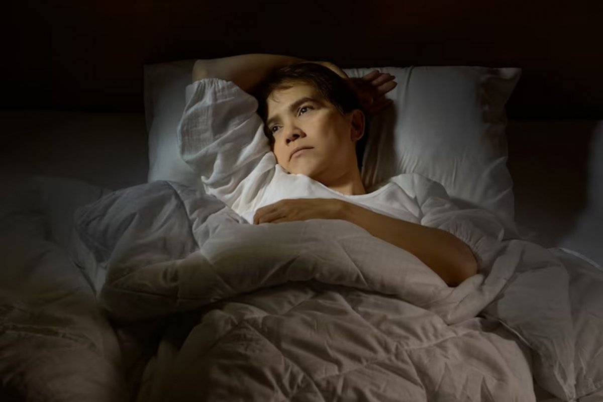 Врач Юрочкин: гормональные и психические нарушения могут вызывать потливость ночью