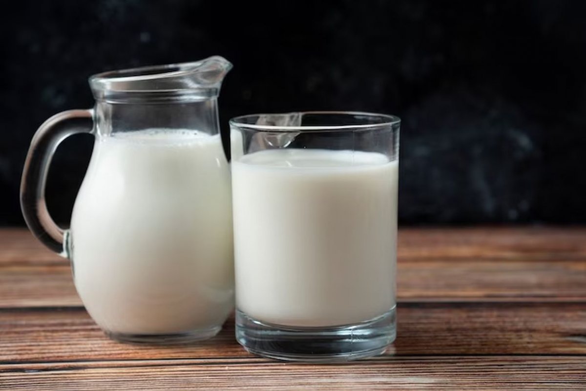 Гастроэнтеролог Чуева назвала подогретое молоко средством от бессонницы