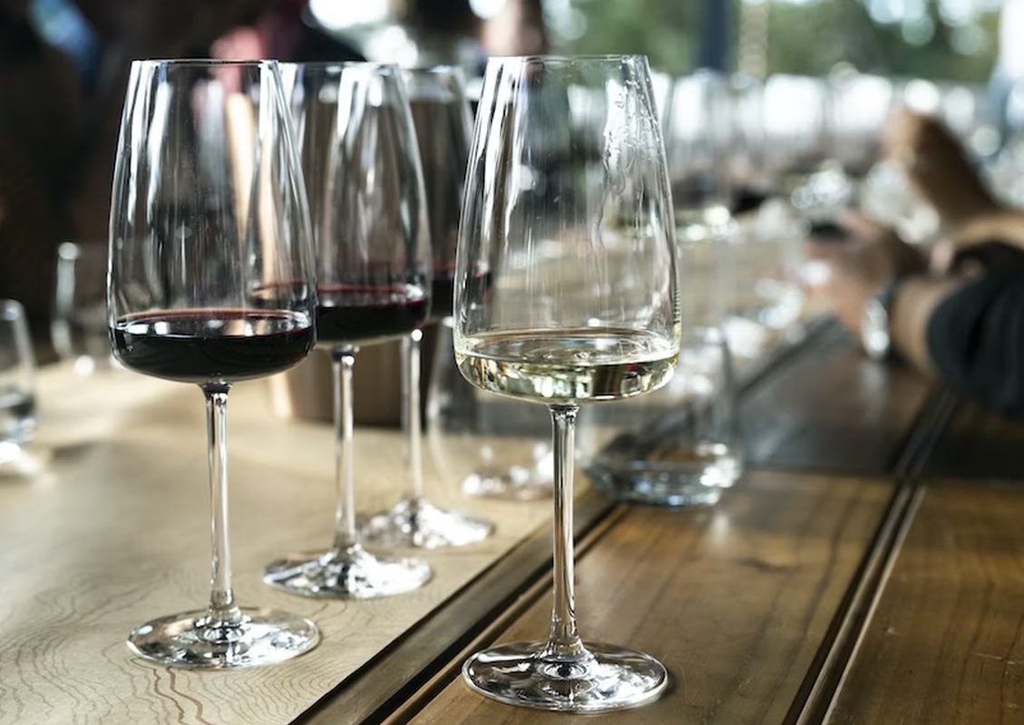 бокалы с вином