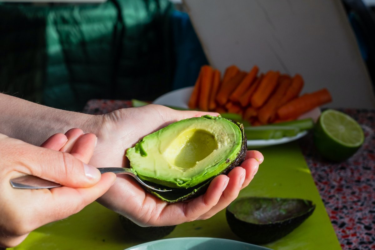 Врач Пономарева назвала 4 полезных свойств авокадо - полезные жиры, витамины, минералы, клетчатка