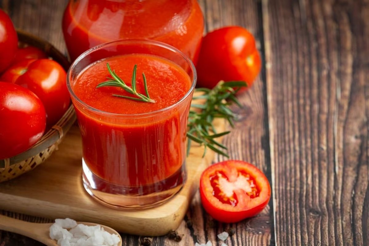 Кардиолог Богданов: томатный сок в жару помогает восполнять электролиты