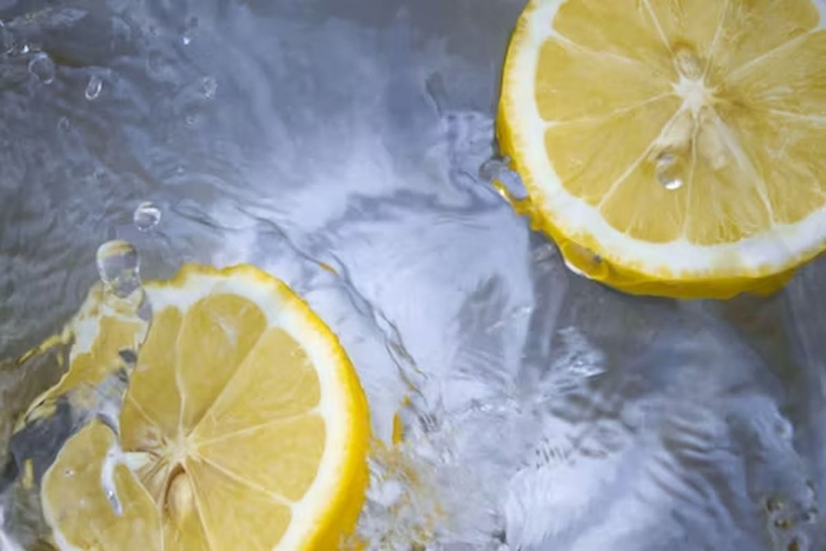 Врач Мухина: кровь хорошо разжижает вода с лимоном или чесноком