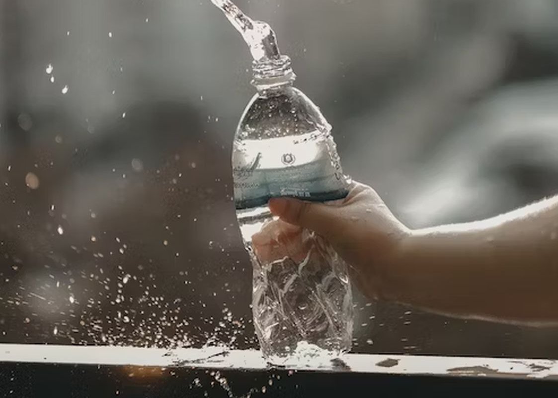 Терапевт Корягина сообщила об опасности воды из пластиковой бутылки в жару