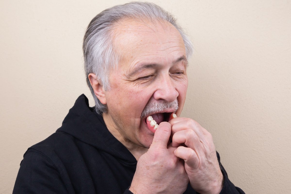 Врач Южнва назвала тревожные признаки заболевания печени в полости рта