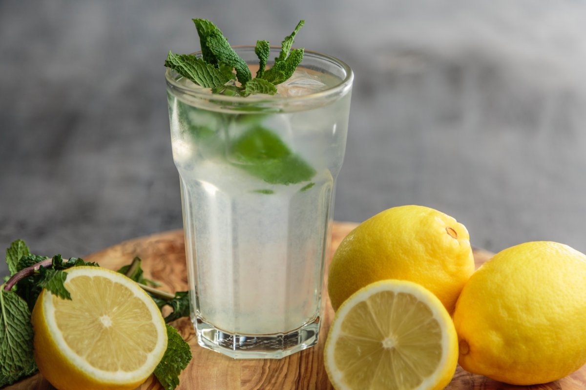 Нутрициолог Строков: вот что происходит с телом, если вы каждое утро пьете воду с лимоном