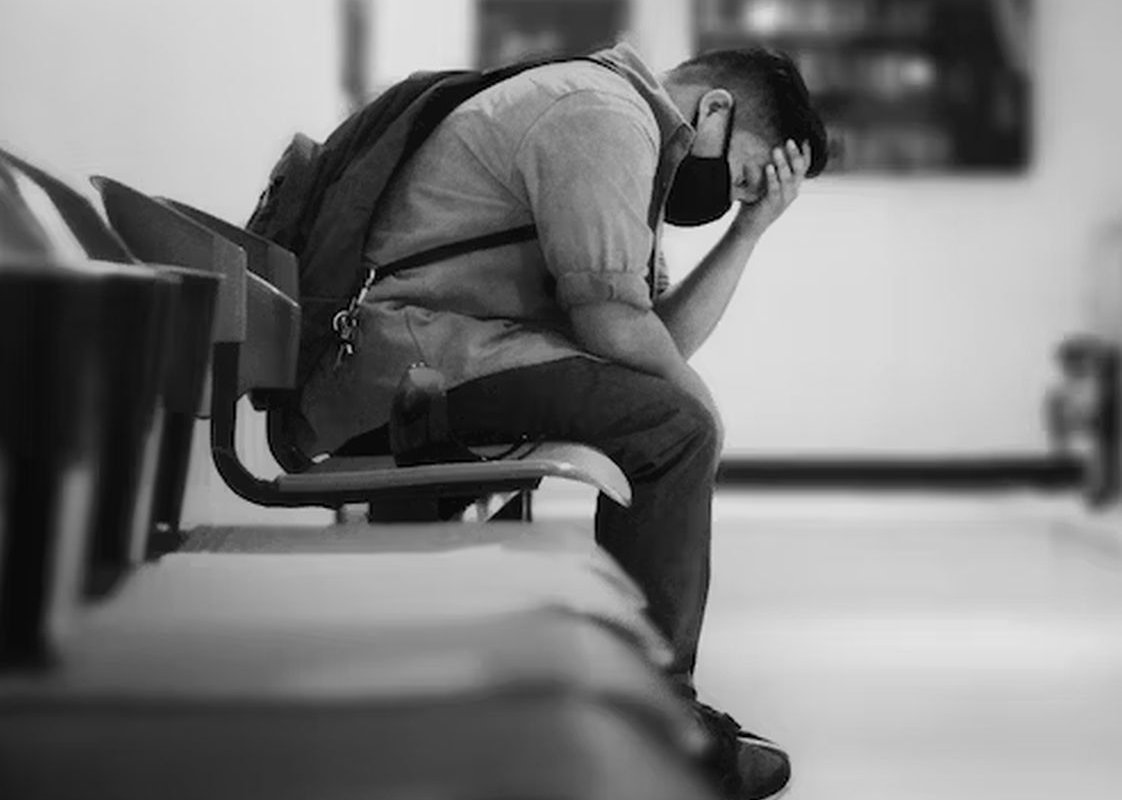 расстроенный человек