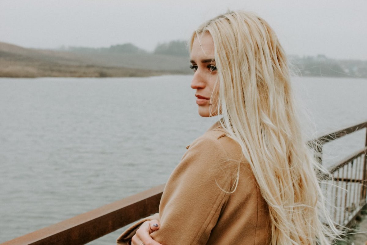 Врач-трихолог дал 4 совета по уходу, который поможет отрастить длинные волосы