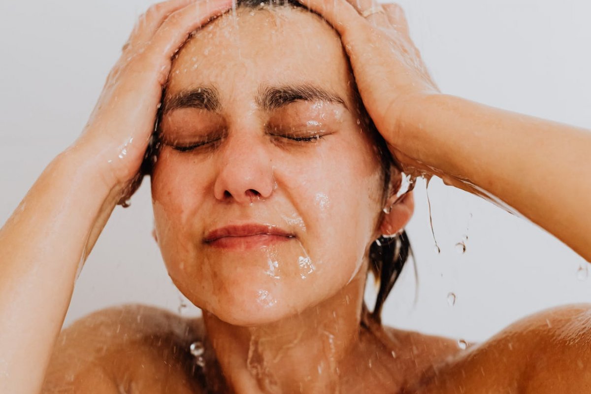 Вземането на много горещ душ може да причини 5 здравословни проблема