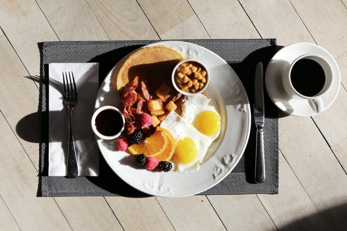 Диетологът Тихомирова разсея мита за важността на закуската; доктор Гуреева смята, че все пак е по-добре да закусваме