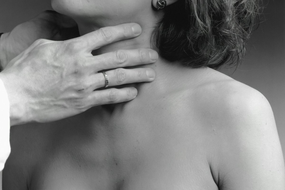 Врач Фатеева рассказала о незаметных симптомах рака щитовидной железы, эндокринолог Гуреева рассказала о признаках  начала рака