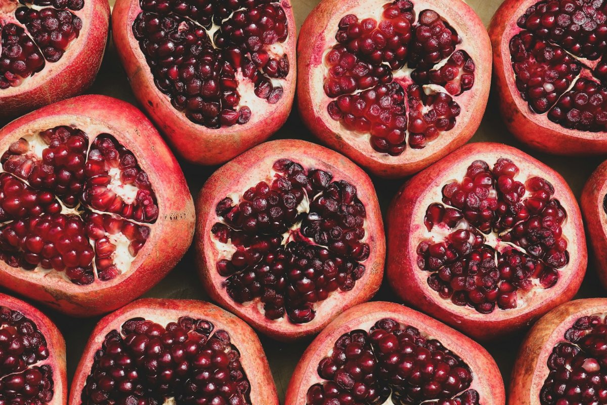 Врач Кореневич назвала 3 необходимых для сосудов жирных продукта, кардиолог Варфоломеев посоветовал гранатовый сок и шоколад