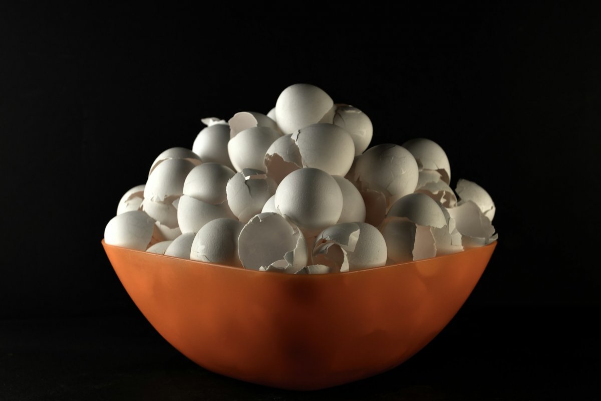 Врач Тимощенко: яичная скорлупа как источник кальция опасна, терапевт Андреева рассказала, как безопасно восполнить дефицит
