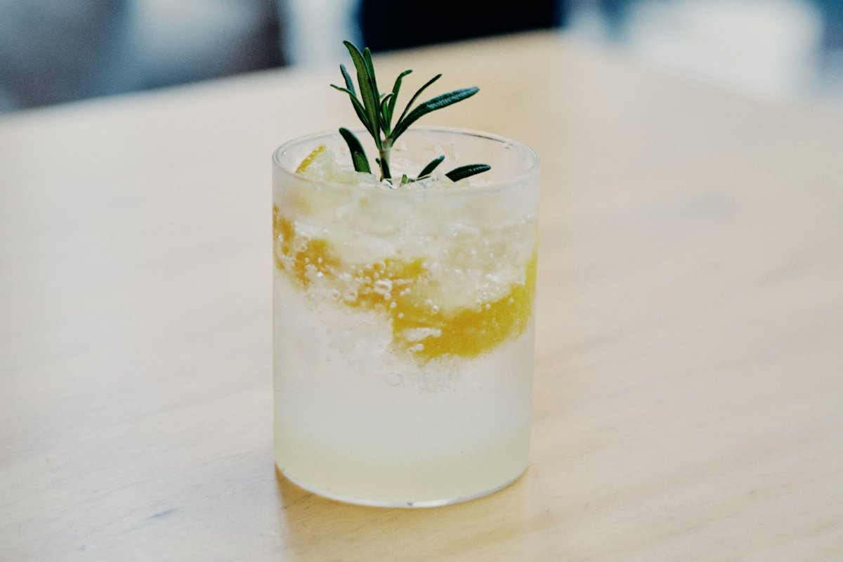 Врач Малышева: газированная вода не приводит к вздутию живота, диетолог Лементина рассказала кому полезна газировка