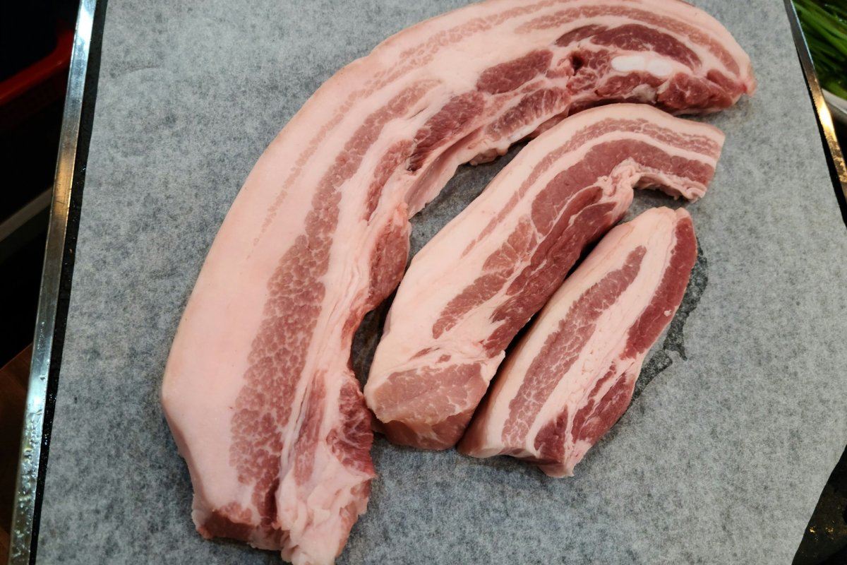 Диетологи: употребление сала способно сжигать жир, врач Пономарева рассказала сколько его можно есть, чтобы не навредить