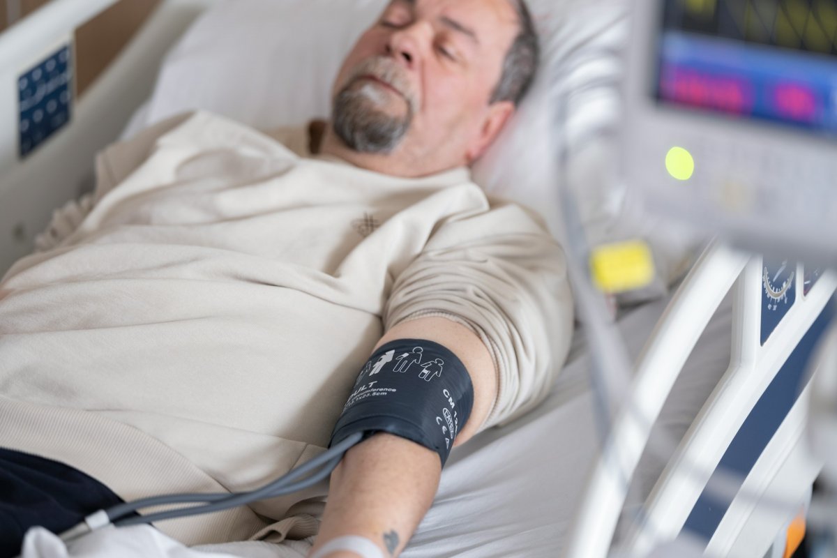 Кардиолог Перфильева: инфаркт от межреберной невралгии отличает характер боли, врач Алехина рассказала о других признаках невралгии