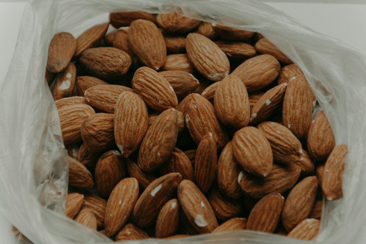 Ученые перечислили 5 продуктов, которые эффективно чистят сосуды, кардиолог Варфоломеев назвал колбасу самым вредным продуктом для сердца